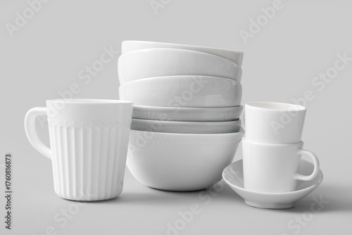 Clean white ceramic dinnerw...