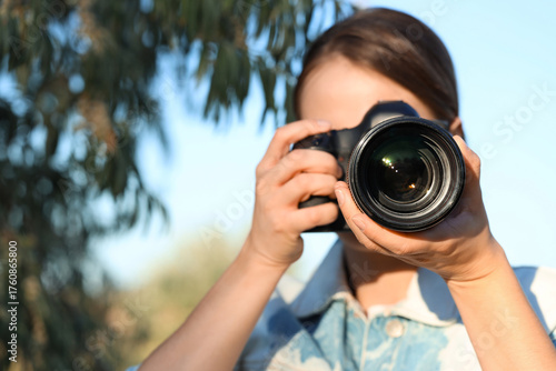 Young female photographer w...