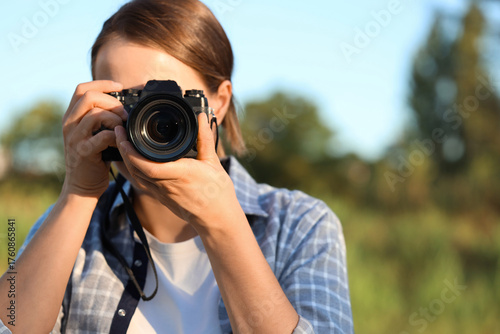 Young female photographer w...