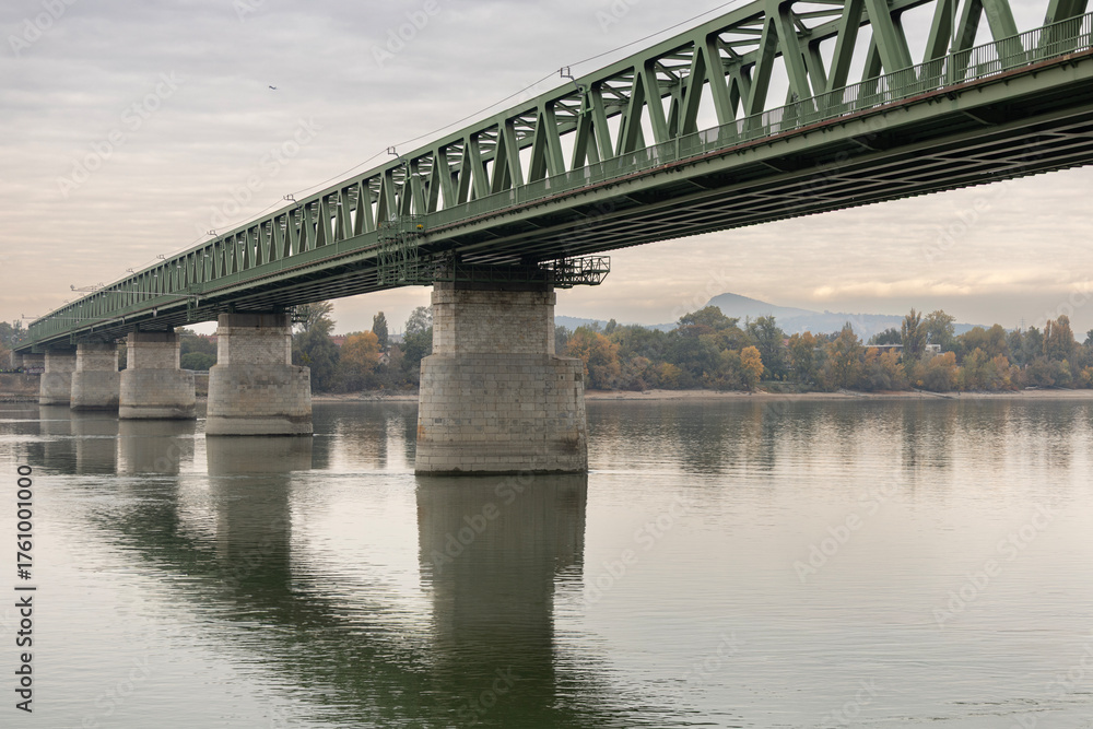 Naklejka premium Danube Bridge in Winter Light