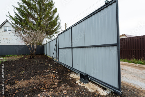 Obraz na plátně gates and fencing, installation of gates and fencing solutions completed success