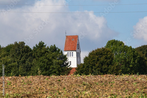 Kirchturm im Ort Frick