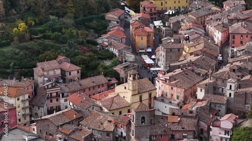 Gli sbandieratori di piazza durante la sagra di Canepina, borgo in provincia di Viterbo, Lazio, Italia.