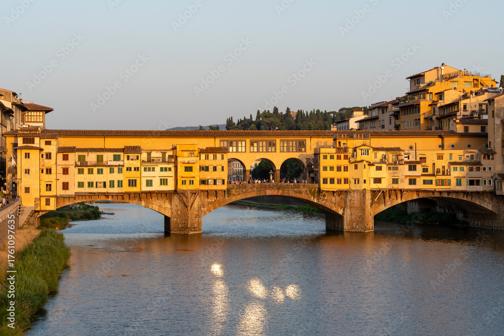 Fototapeta premium Ponte Vecchio stradling the Arno River, Florence, Tuscany, Italy