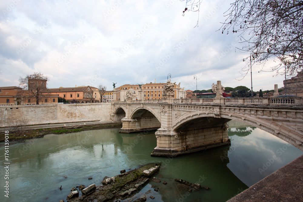 Fototapeta premium Sunset Skyline of Rome with Historic Domes