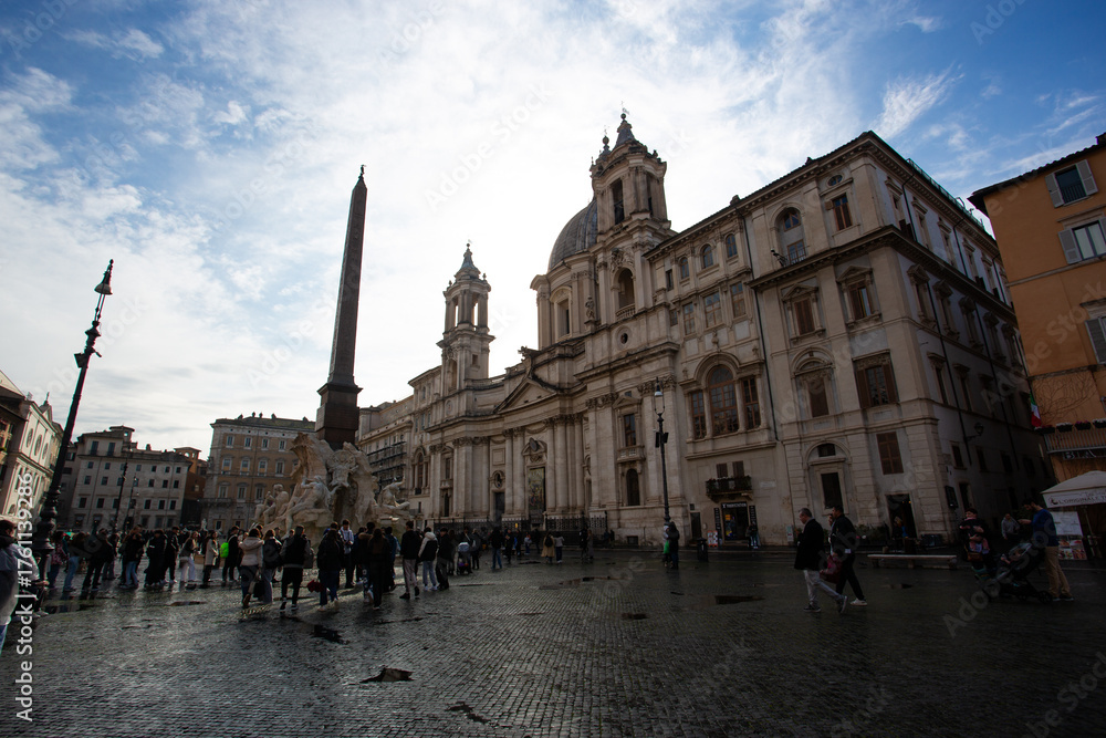 Fototapeta premium Sunset Skyline of Rome with Historic Domes