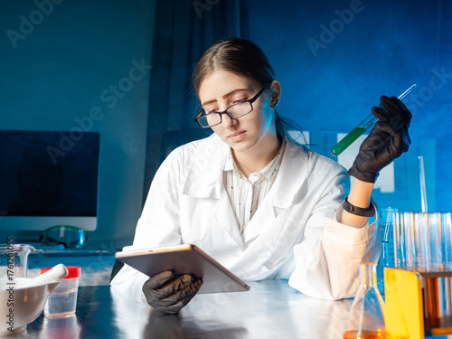 Woman student works in labo...