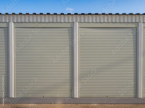 Industrial storage units wi...