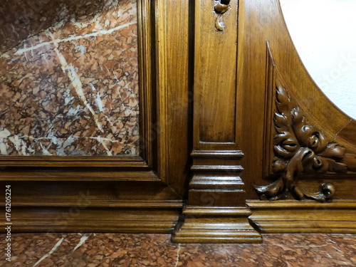 ELEGANTE FONDO DE MADERA Y MARMOL ILUMINADO