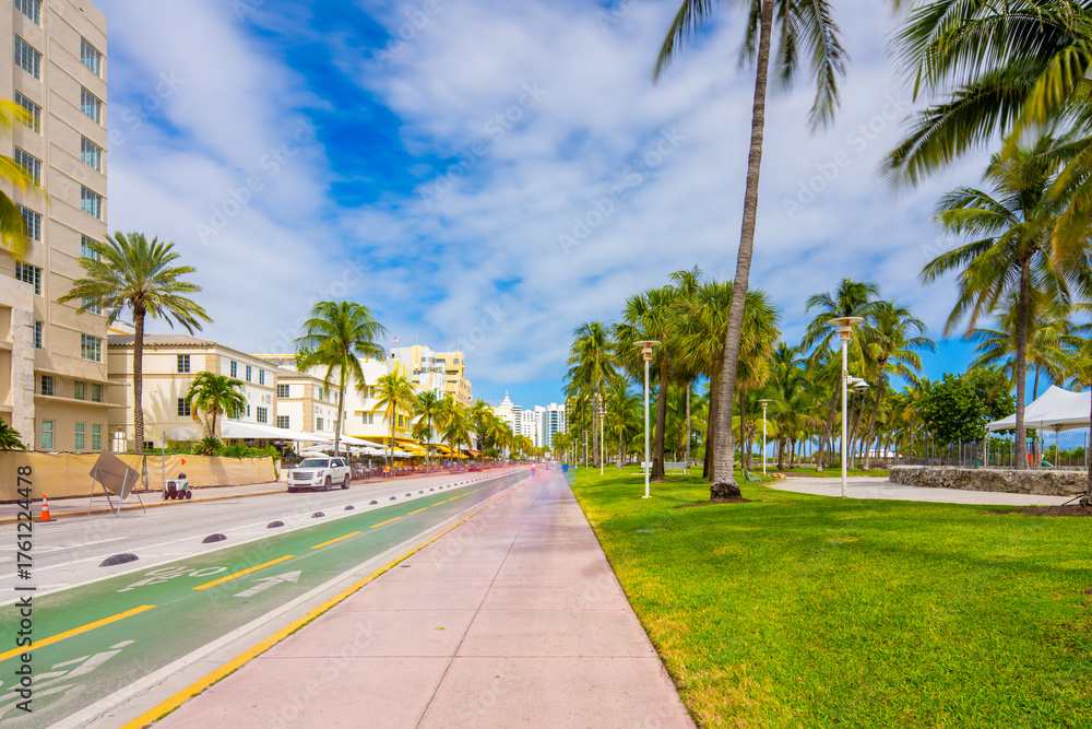 Obraz premium North view on Ocean Drive Miami Beach Florida 2025