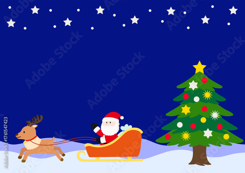 トナカイがひくソリに乗ったサンタクロースとクリスマスツリーの夜のイラスト