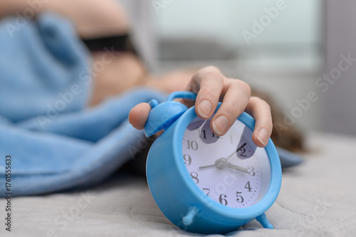 Trouble falling asleep, insomnia, 3 a.m. on the clock, Jet lag, change from summer to winter time