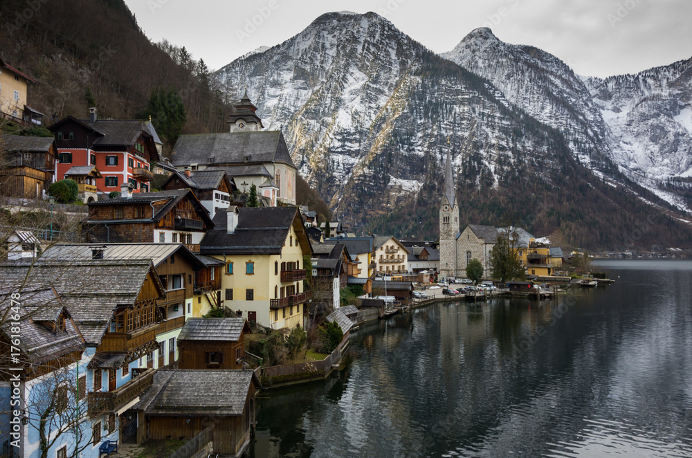 Fototapeta premium Beautiful Hallstatt in Austrian Alps
