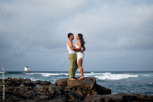 pareja dia a dia enamorados jovenes