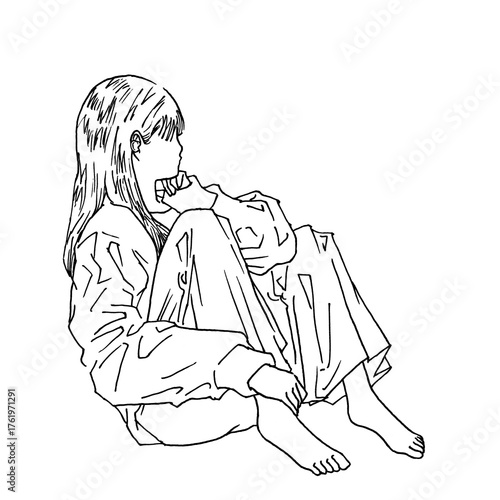 座ってイヤフォンをしながら車窓を見る女性（mono、jpg）