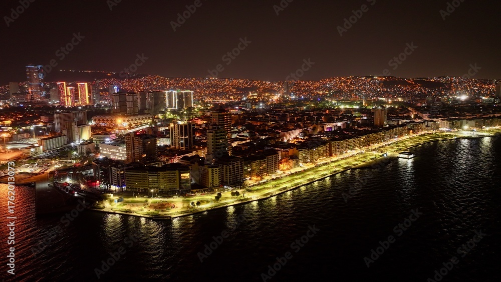 Obraz premium High quality landscape photo of Izmir city taken with a drone
