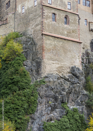 Blick auf die Burg Kriebstein, formatfüllend im Hochformat (Deutschland, Sachsen)