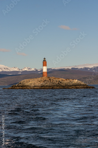 Faro del fin del mundo, Les Eclaireurs en Tierra del Fuego. Patagonia argentina. Imagen vertical con espacio negativo arriba y abajo para completar 