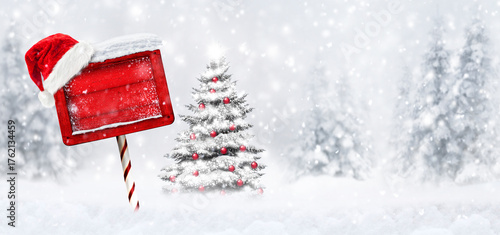 Weihnachtskarte mit Rotem Schild und Weihanchtsbaum