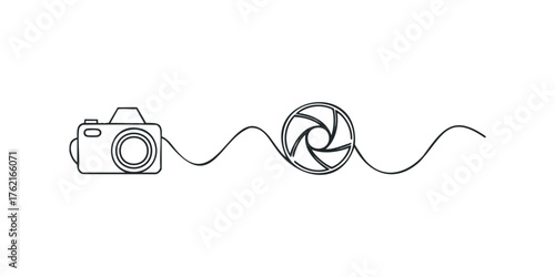 Simple graphic of camera and lens aperture