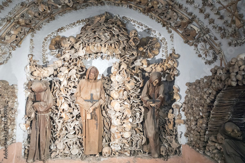 Wallpaper Mural Cripta Frati Cappuccini di Roma. Ossa di scheletri Torontodigital.ca