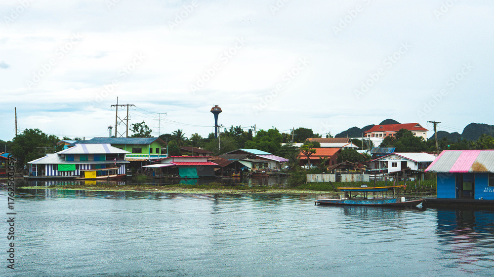 Fototapeta premium kanchanabury thailand river boat scenery landscape traditional architecture 