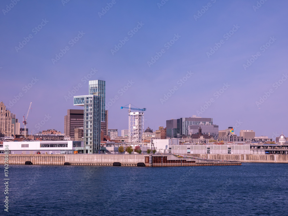 Fototapeta premium view on the city of Montreal