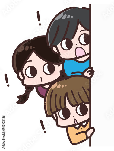 壁から顔を出して驚いている子どもたち