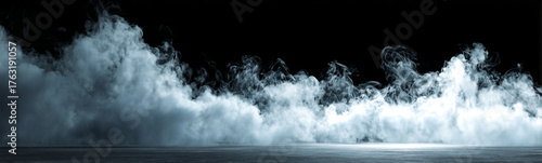 Fotografia A tendril of smoke spirals upward, twisting and turning in intricate patterns