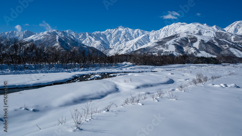Wallpaper Mural 冠雪の山並み　北アルプス　長野県白馬村 Torontodigital.ca