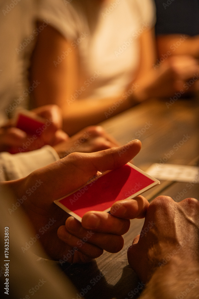 Obraz premium PHands and playing cards