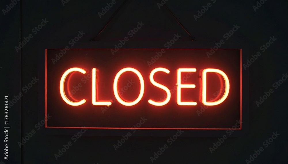 Obraz premium A neon sign indicates that the business is closed, creating a striking contrast against the dark background.