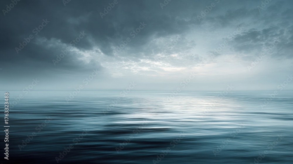 Obraz premium Calm Ocean Surface Under Dramatic Clouds at Dusk Twilight Time