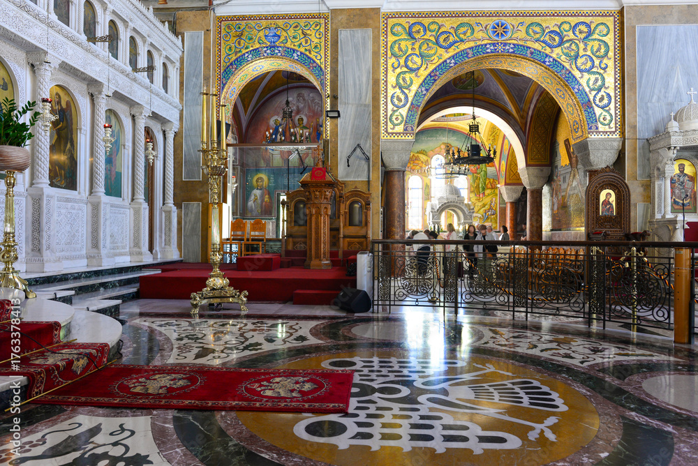Obraz premium Innenansicht der Agios Andreas Kirche in Patras, Peleppones (Griechenland) 