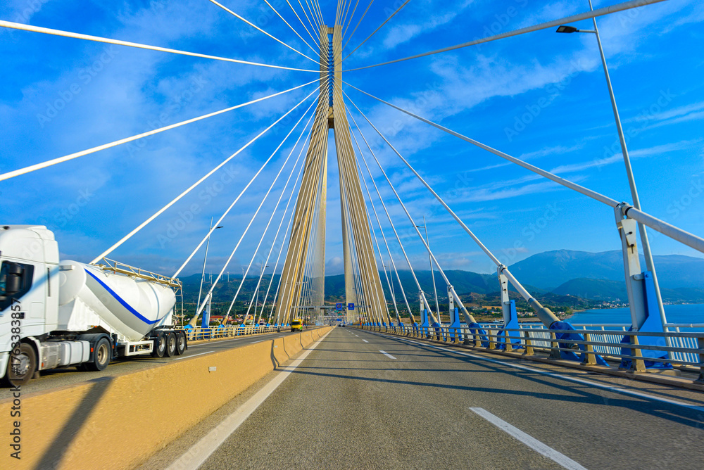 Fototapeta premium Rio-Andirrio-Brücke bei Patras, Griechenland