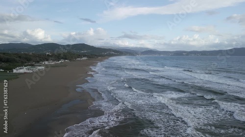 drone, vista su spiaggia nel cilento in inverno