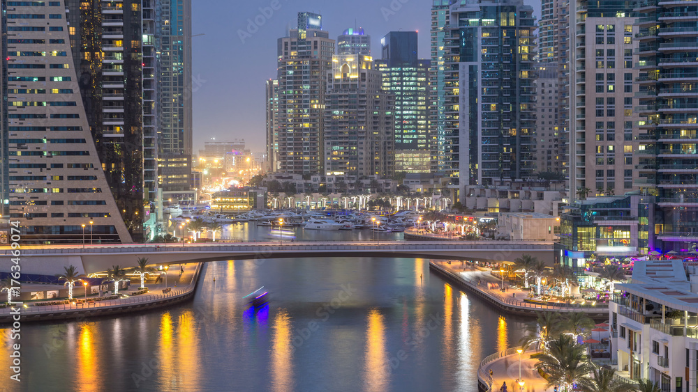 Naklejka premium Beautiful aerial top view day to night transition timelapse of Dubai Marina canal