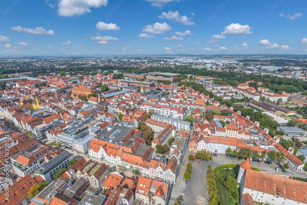 Obraz premium Ausblick ins Stadtzentrum von Ingolstadt rund um das Stadttheater an der Donau