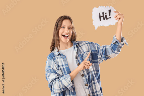 Young woman pointing at spe...