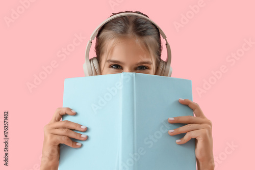 Teenage girl in headphones ...