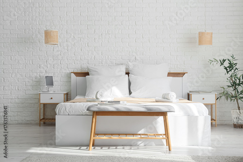 Modern minimalist bedroom i...
