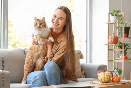 Young woman with cute cat s...
