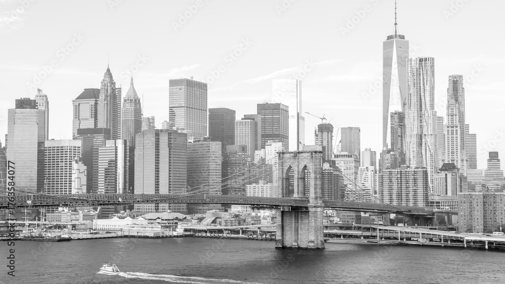 Fototapeta premium Stunning Lower Manhattan Skyline, Featuring NYC's Famous Skyscrapers and Architecture