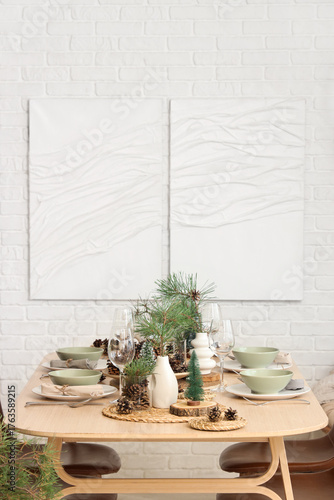 Winter table setting with p...