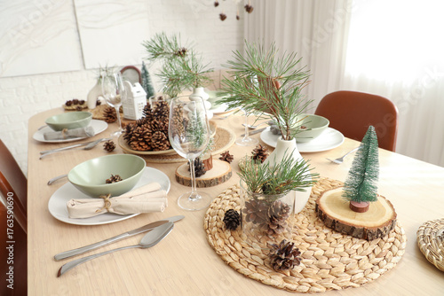 Winter table setting with p...