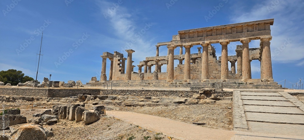 Obraz premium The Temple of Aphaia, is an Ancient Greek temple located within a sanctuary complex dedicated to the goddess Aphaia on the island of Aegina, which lies in the Saronic Gulf.