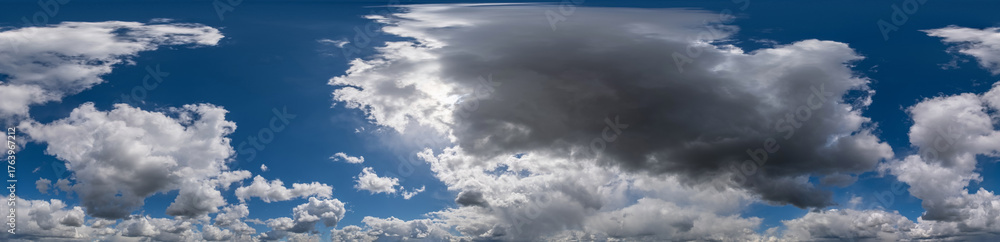 Obraz premium seamless hdri 360 panorama of dark blue sky before sunset with awesome storm clouds for use in 3d graphics or game development as skydome replacement or edit drone shot