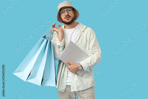 Stylish young man with lapt...