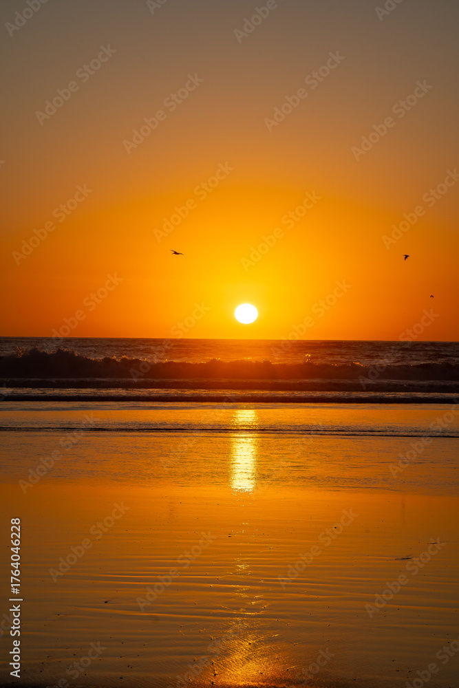 Fototapeta premium por do sol na praia