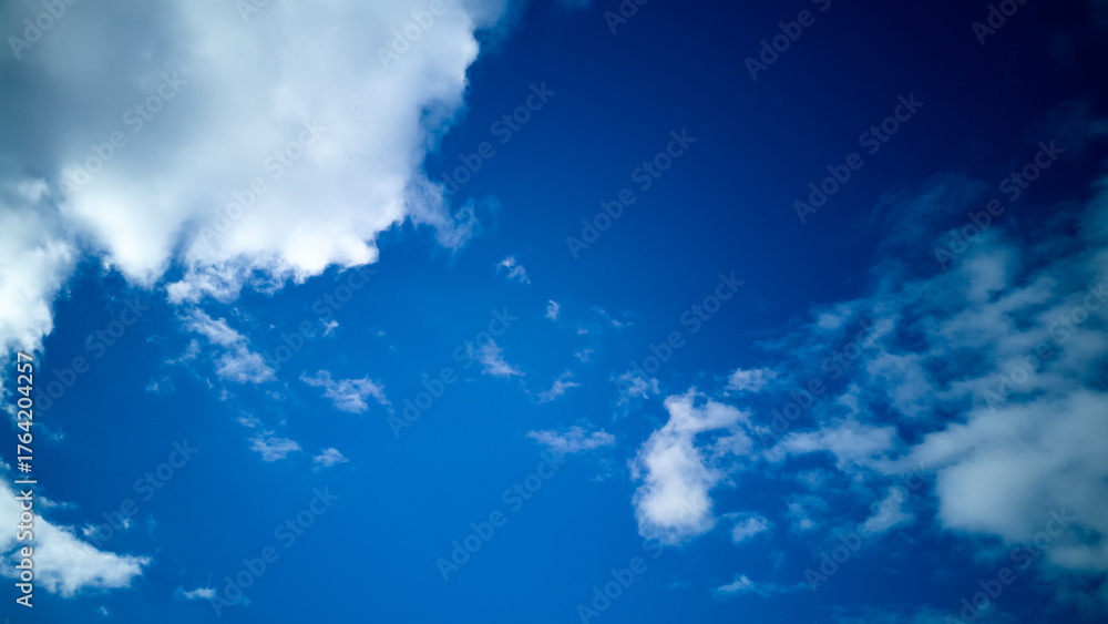 Obraz premium serene sky backdrop, gentle sky with clouds and gradient, calm blue sky featuring wispy clouds